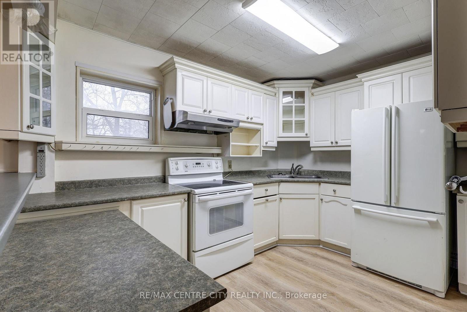 84 Wharncliffe Road S, London South, Ontario  N6J 2K1 - Photo 34 - X12858760