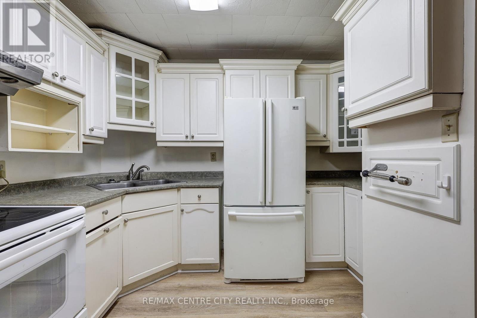 84 Wharncliffe Road S, London South, Ontario  N6J 2K1 - Photo 35 - X12858760