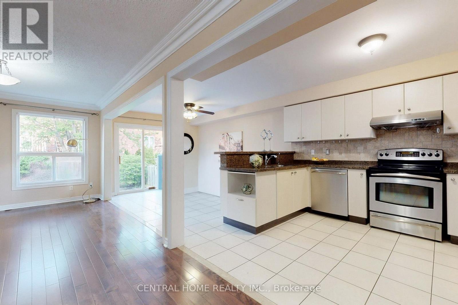 165 Manorheights Street, Richmond Hill, Ontario  L4S 2S8 - Photo 9 - N12858770