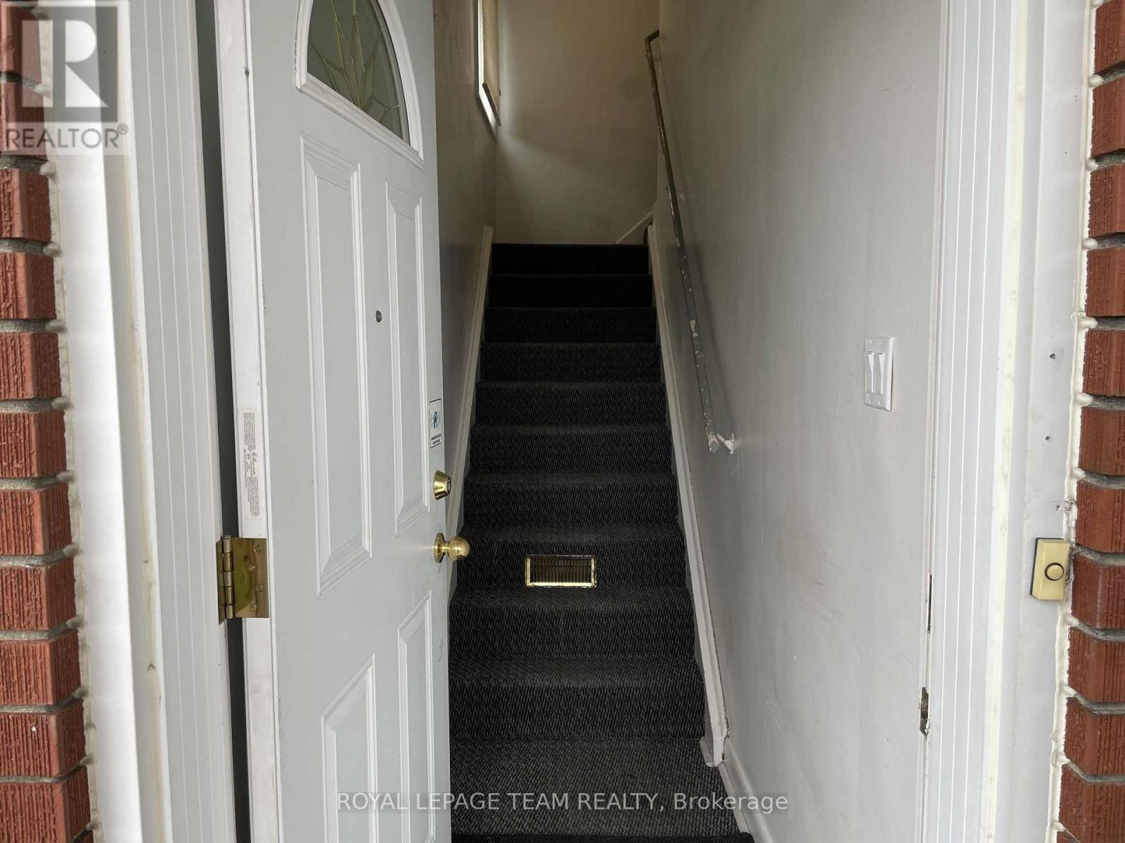 482 Vernon Avenue, Ottawa, Ontario  K1K 1A6 - Photo 2 - X12858782