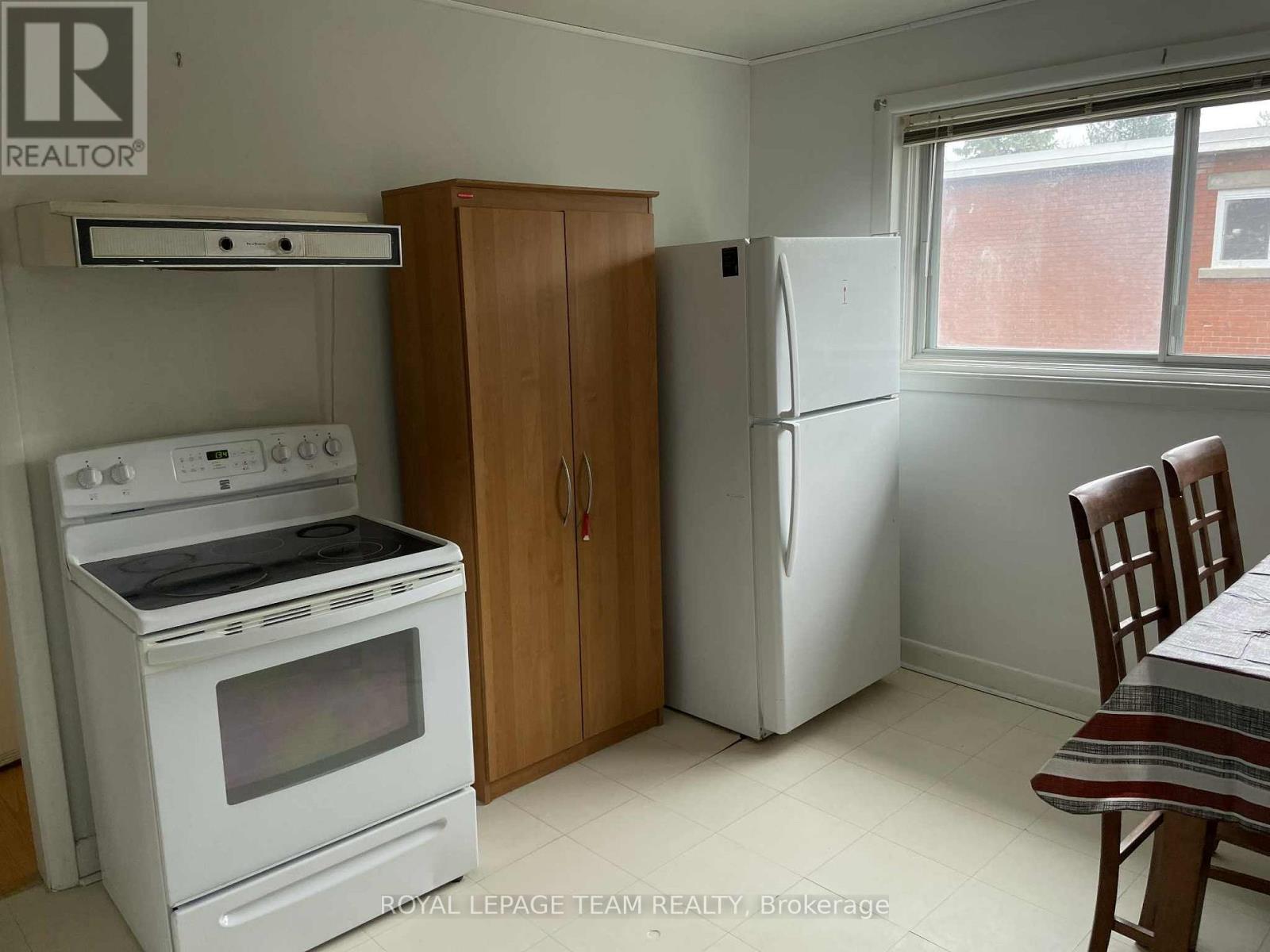 482 Vernon Avenue, Ottawa, Ontario  K1K 1A6 - Photo 3 - X12858782