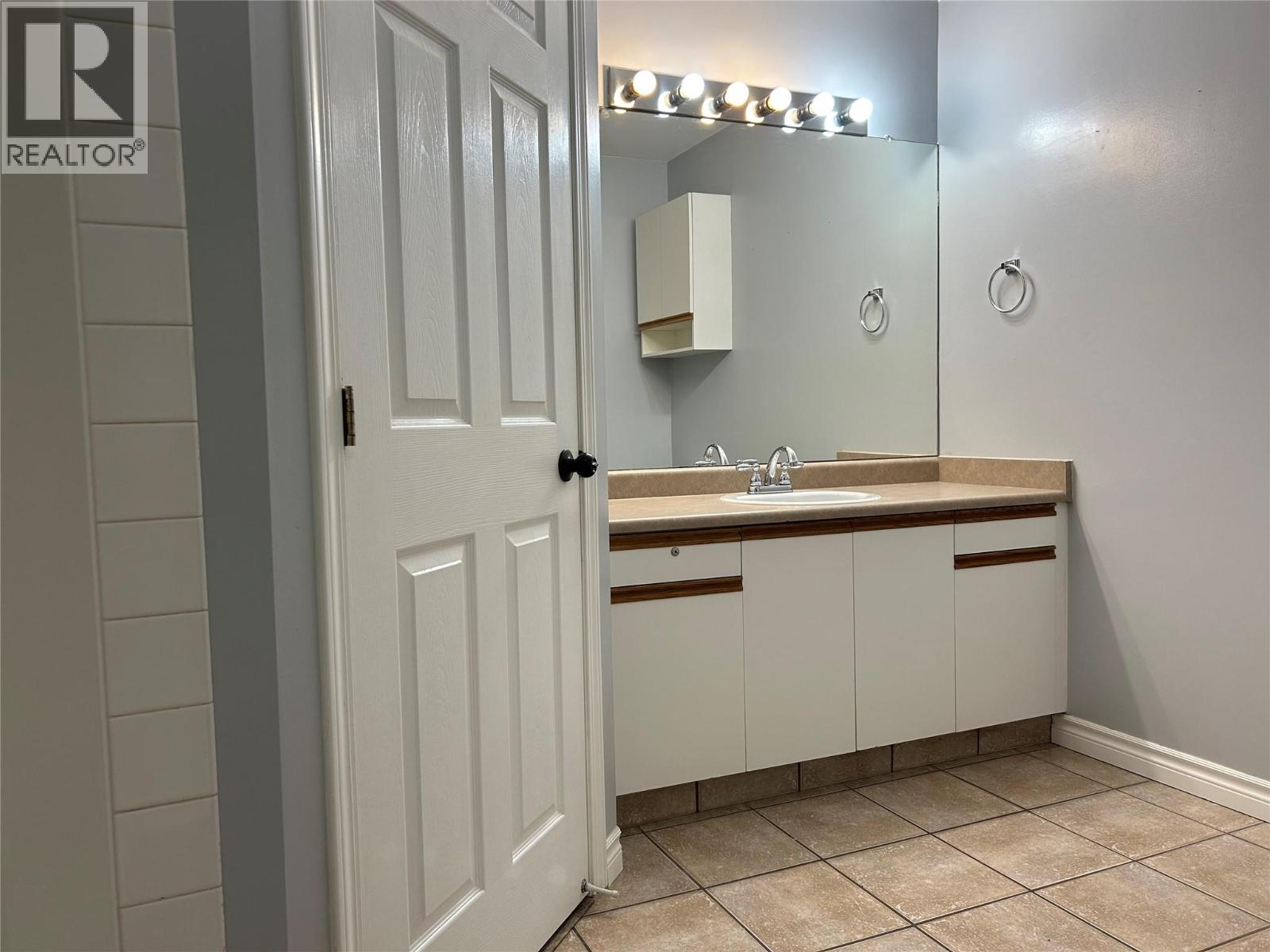 160 5 Avenue Sw Unit# 101, Salmon Arm, British Columbia  V1E 1R4 - Photo 20 - 10377531