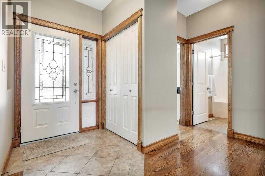 134 Lougheed Close, Red Deer, Alberta  T3R 3L9 - Photo 4 - A2289476