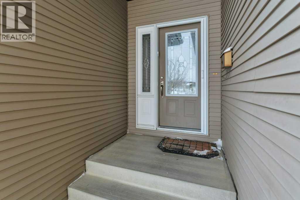 134 Lougheed Close, Red Deer, Alberta  T3R 3L9 - Photo 3 - A2289476