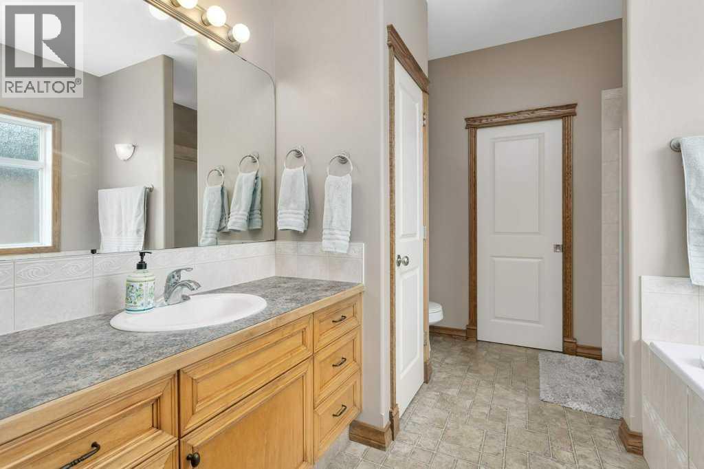 134 Lougheed Close, Red Deer, Alberta  T3R 3L9 - Photo 28 - A2289476