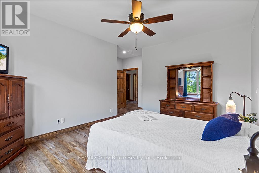 1379 West Road, Northern Bruce Peninsula, Ontario  N0H 1W0 - Photo 22 - X12857336