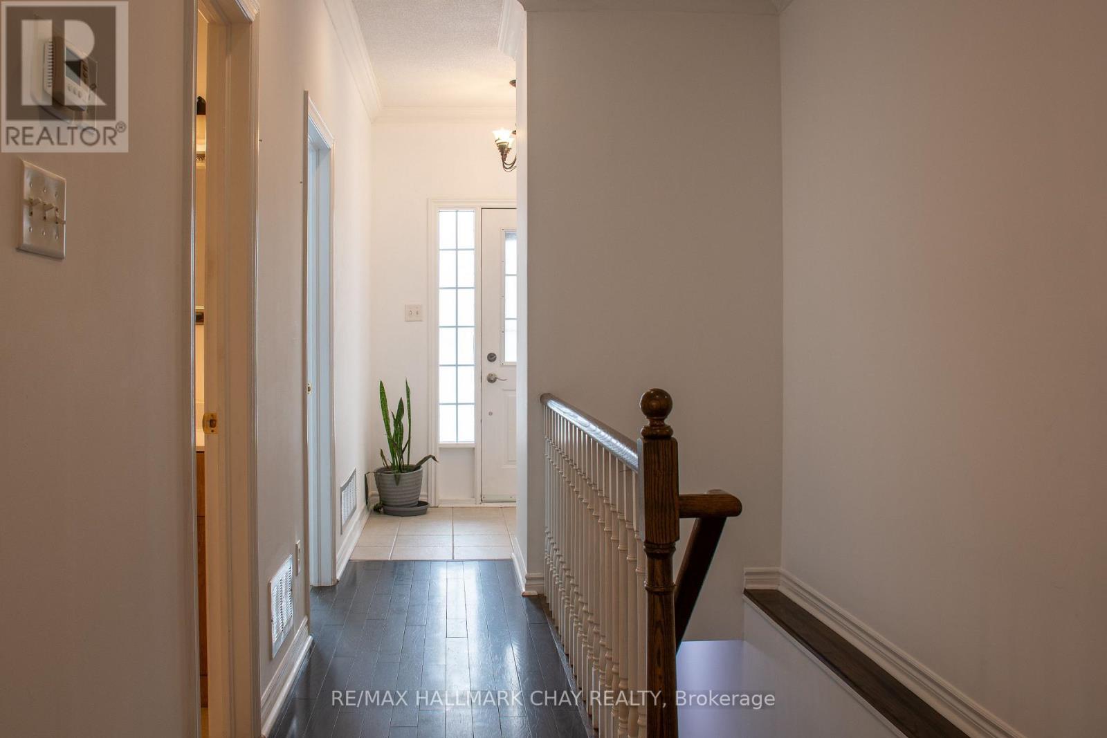 107 Tunbridge Road, Barrie, Ontario  L4M 6S9 - Photo 2 - S12858816