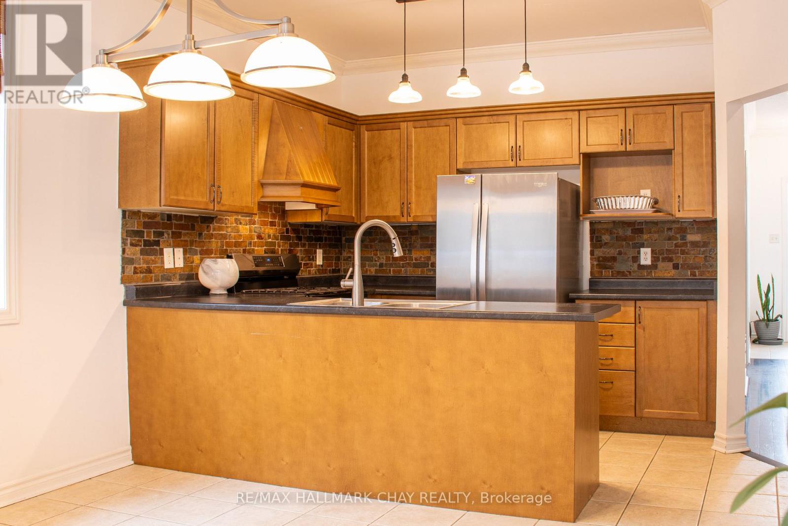 107 Tunbridge Road, Barrie, Ontario  L4M 6S9 - Photo 3 - S12858816