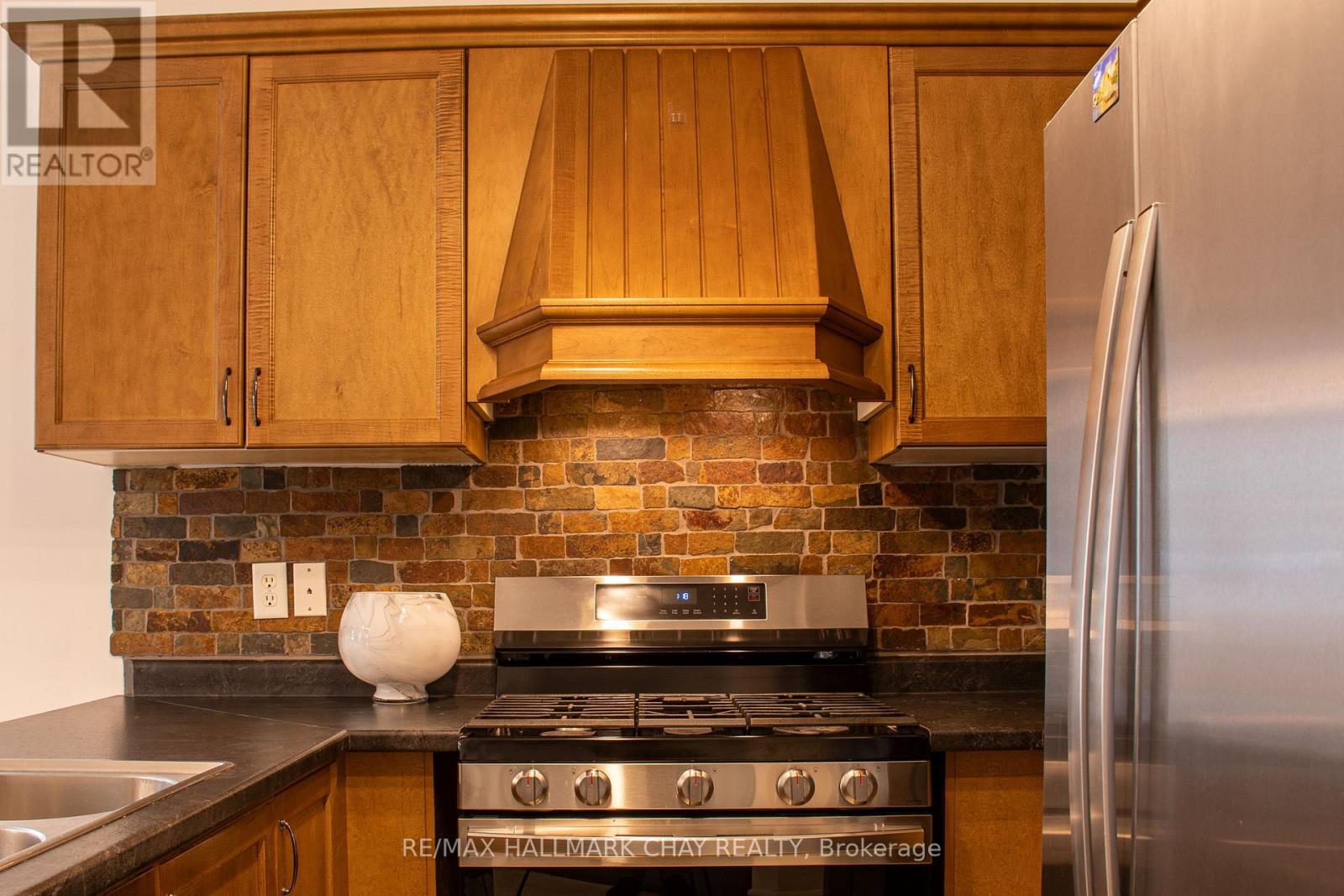 107 Tunbridge Road, Barrie, Ontario  L4M 6S9 - Photo 4 - S12858816