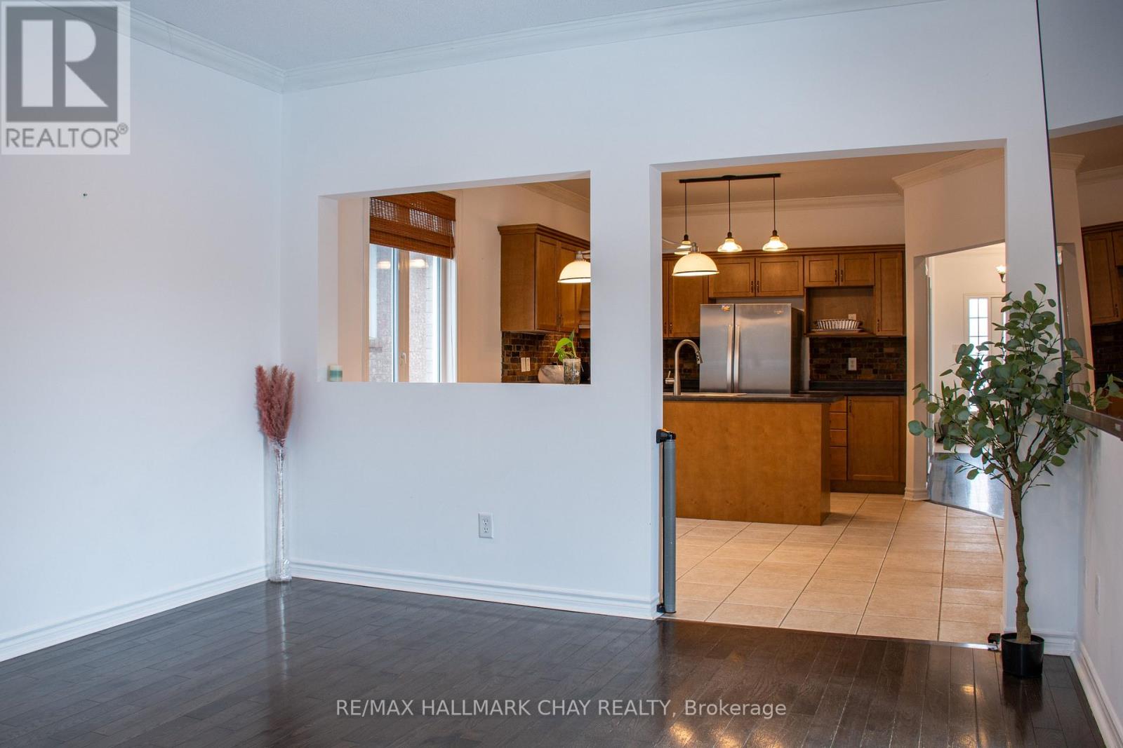 107 Tunbridge Road, Barrie, Ontario  L4M 6S9 - Photo 5 - S12858816