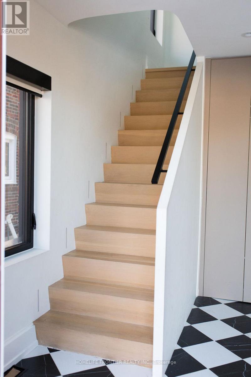 127 Glenvale Boulevard, Toronto, Ontario  M4G 2W1 - Photo 10 - C12858840