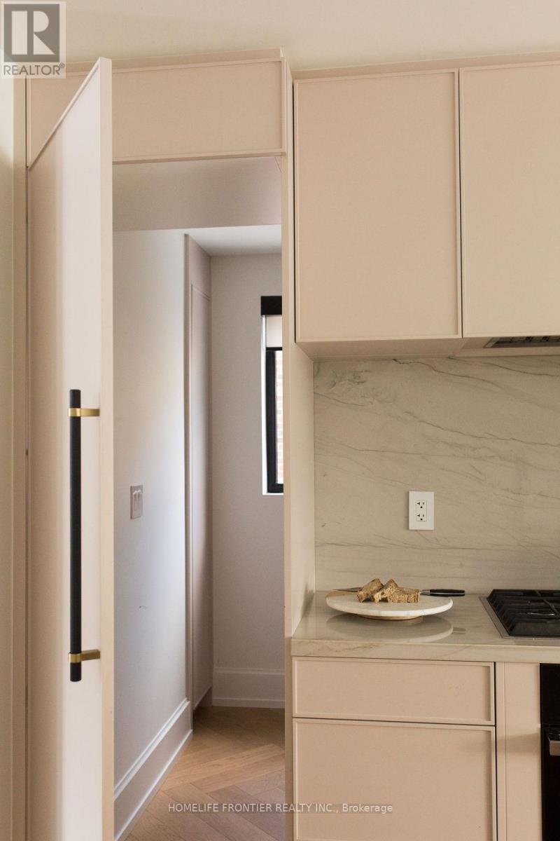 127 Glenvale Boulevard, Toronto, Ontario  M4G 2W1 - Photo 13 - C12858840