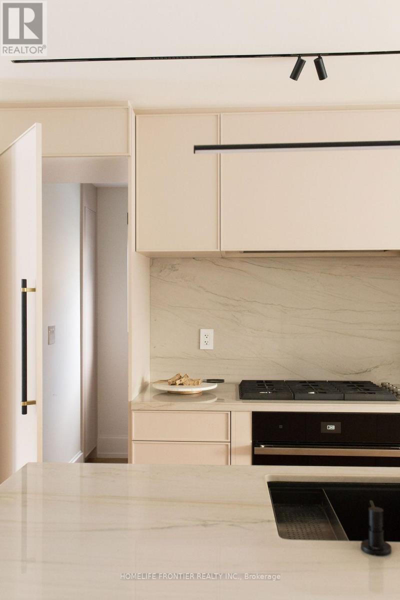 127 Glenvale Boulevard, Toronto, Ontario  M4G 2W1 - Photo 14 - C12858840