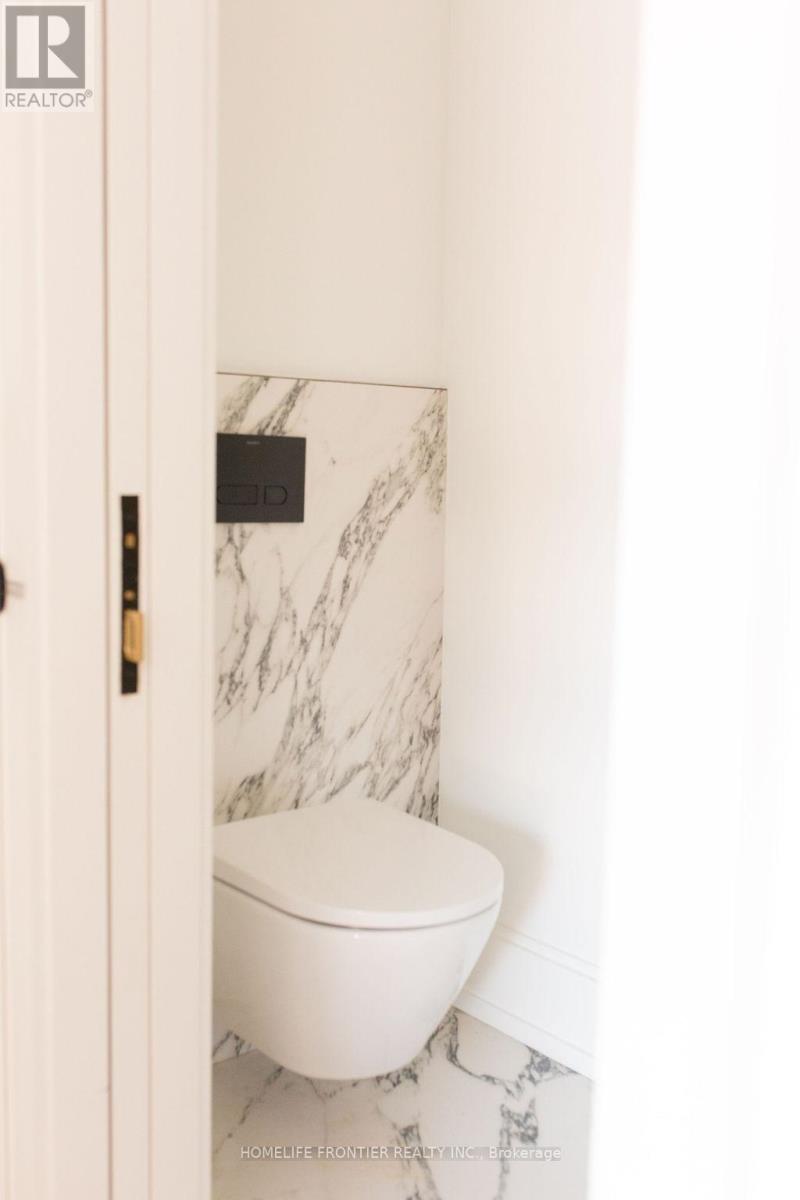 127 Glenvale Boulevard, Toronto, Ontario  M4G 2W1 - Photo 16 - C12858840