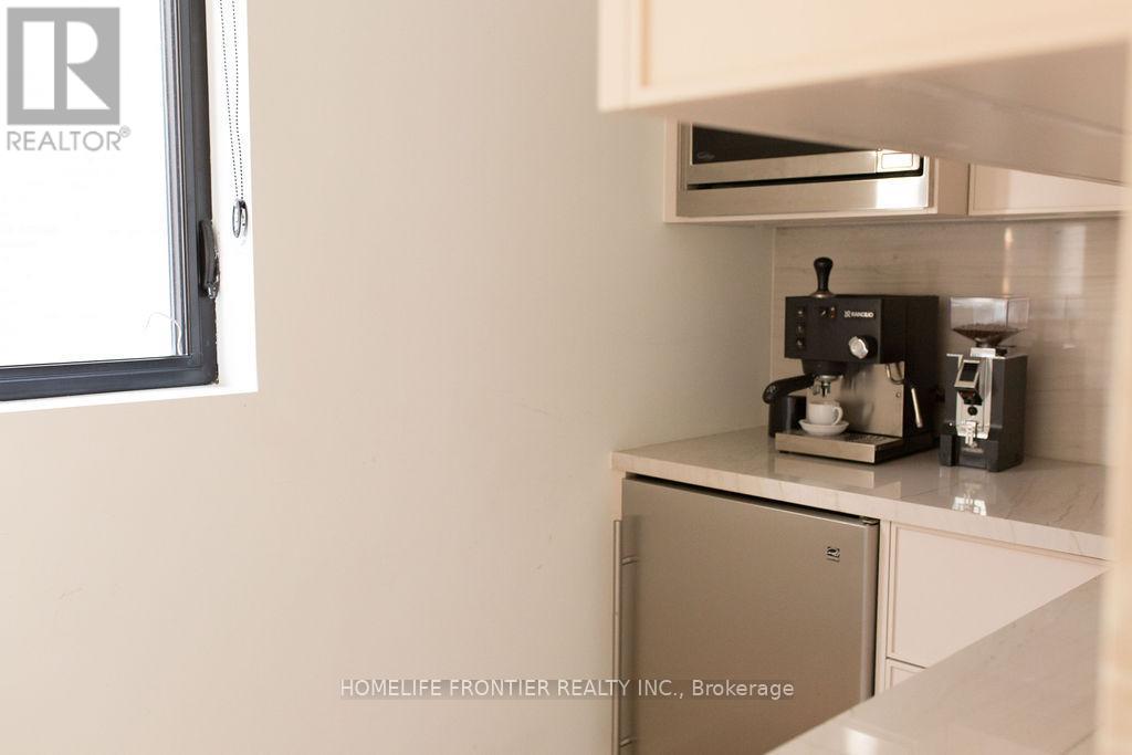 127 Glenvale Boulevard, Toronto, Ontario  M4G 2W1 - Photo 17 - C12858840