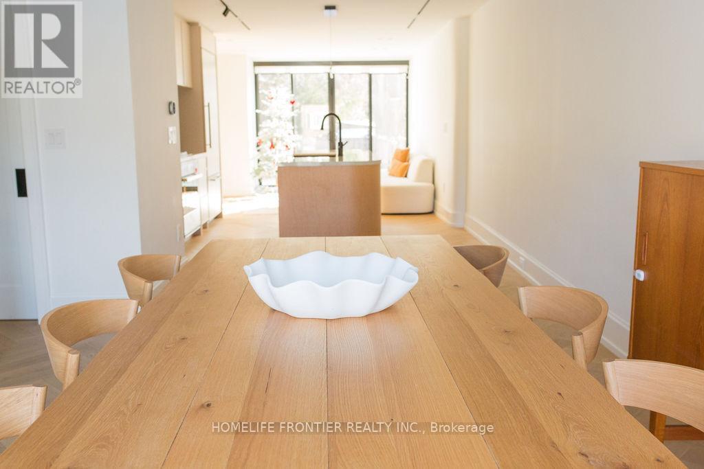 127 Glenvale Boulevard, Toronto, Ontario  M4G 2W1 - Photo 2 - C12858840