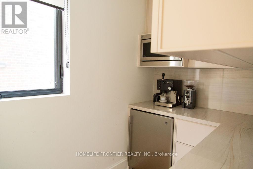 127 Glenvale Boulevard, Toronto, Ontario  M4G 2W1 - Photo 20 - C12858840