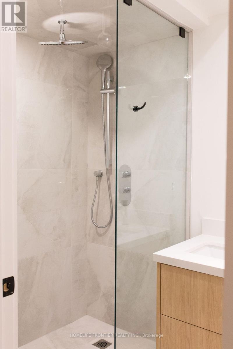 127 Glenvale Boulevard, Toronto, Ontario  M4G 2W1 - Photo 24 - C12858840