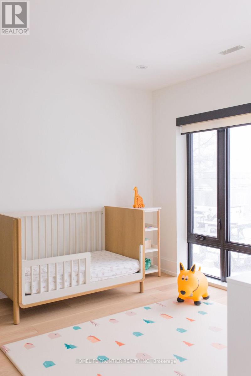 127 Glenvale Boulevard, Toronto, Ontario  M4G 2W1 - Photo 32 - C12858840