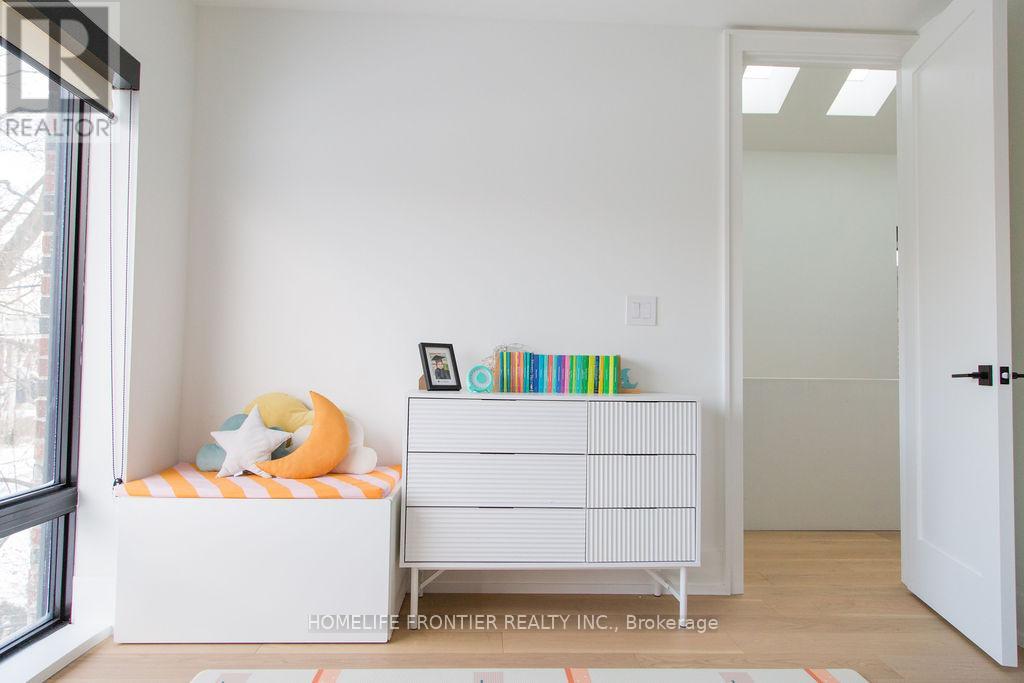 127 Glenvale Boulevard, Toronto, Ontario  M4G 2W1 - Photo 33 - C12858840