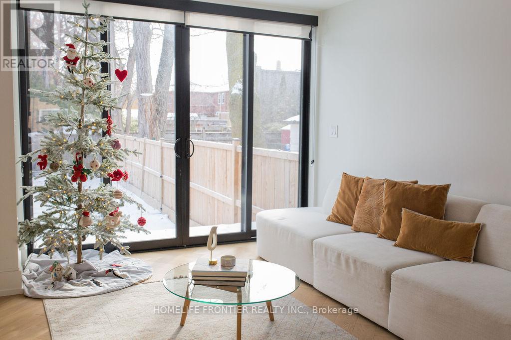 127 Glenvale Boulevard, Toronto, Ontario  M4G 2W1 - Photo 35 - C12858840