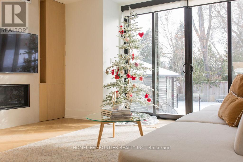 127 Glenvale Boulevard, Toronto, Ontario  M4G 2W1 - Photo 38 - C12858840