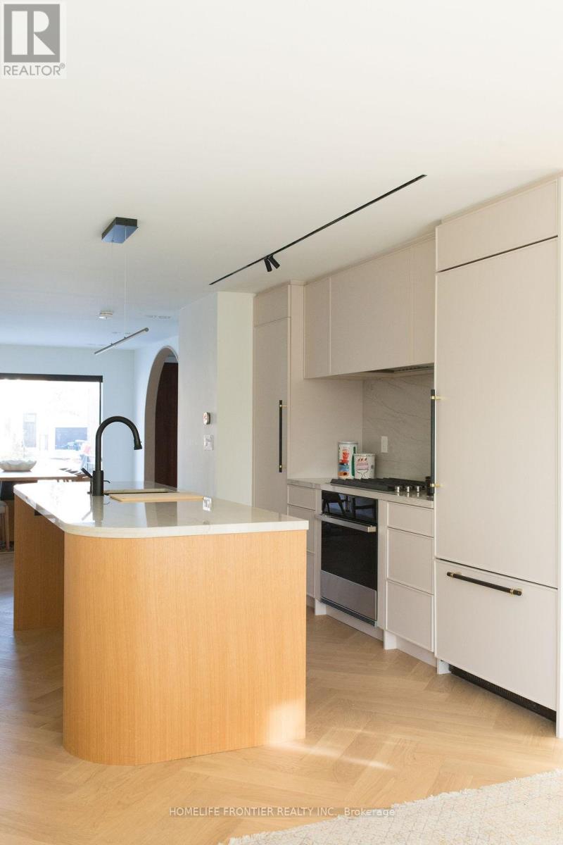 127 Glenvale Boulevard, Toronto, Ontario  M4G 2W1 - Photo 6 - C12858840