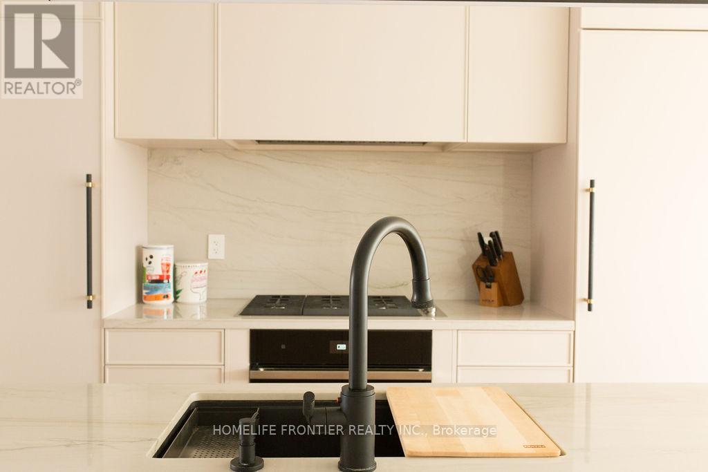 127 Glenvale Boulevard, Toronto, Ontario  M4G 2W1 - Photo 7 - C12858840