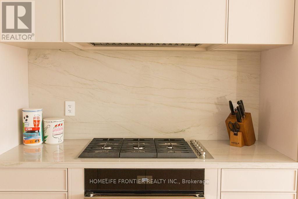 127 Glenvale Boulevard, Toronto, Ontario  M4G 2W1 - Photo 8 - C12858840