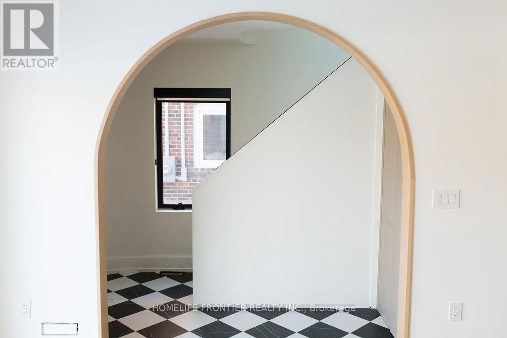 127 Glenvale Boulevard, Toronto, Ontario  M4G 2W1 - Photo 9 - C12858840