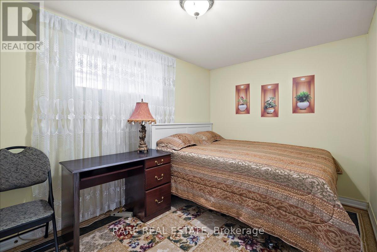 Lower - 40 Lloyd George Avenue, Toronto, Ontario  M8W 3W6 - Photo 8 - W12858834