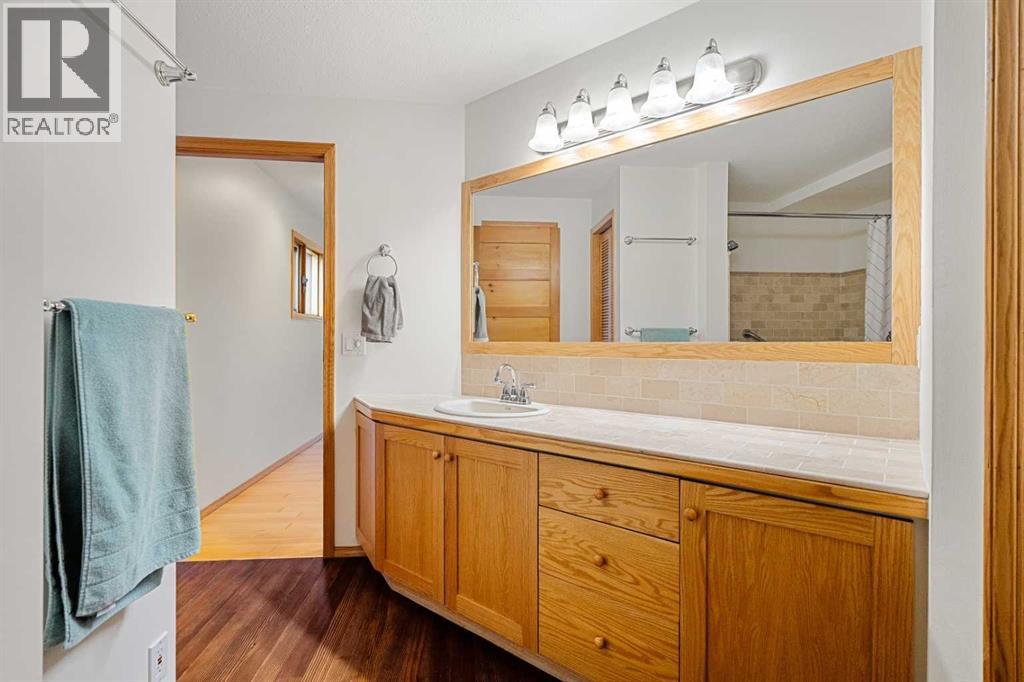 1021 Rundleview Drive, Canmore, Alberta  T1W 2P5 - Photo 17 - A2287316