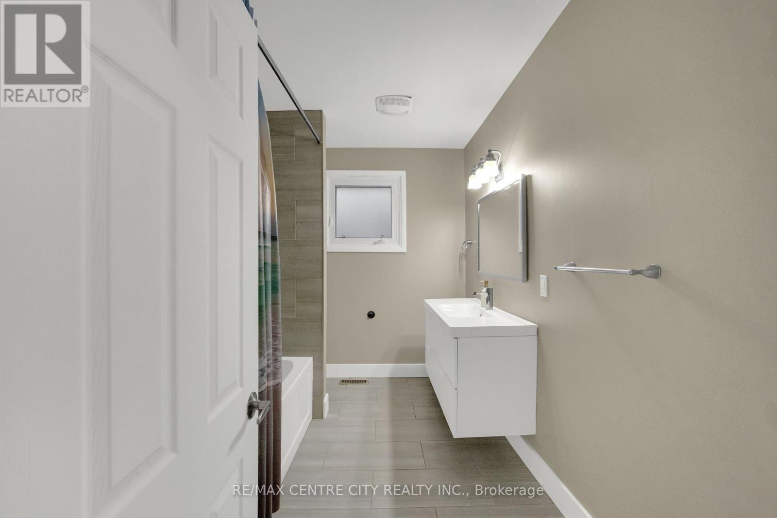 637 Jason Crescent, London South, Ontario  N6J 3E5 - Photo 11 - X12857624