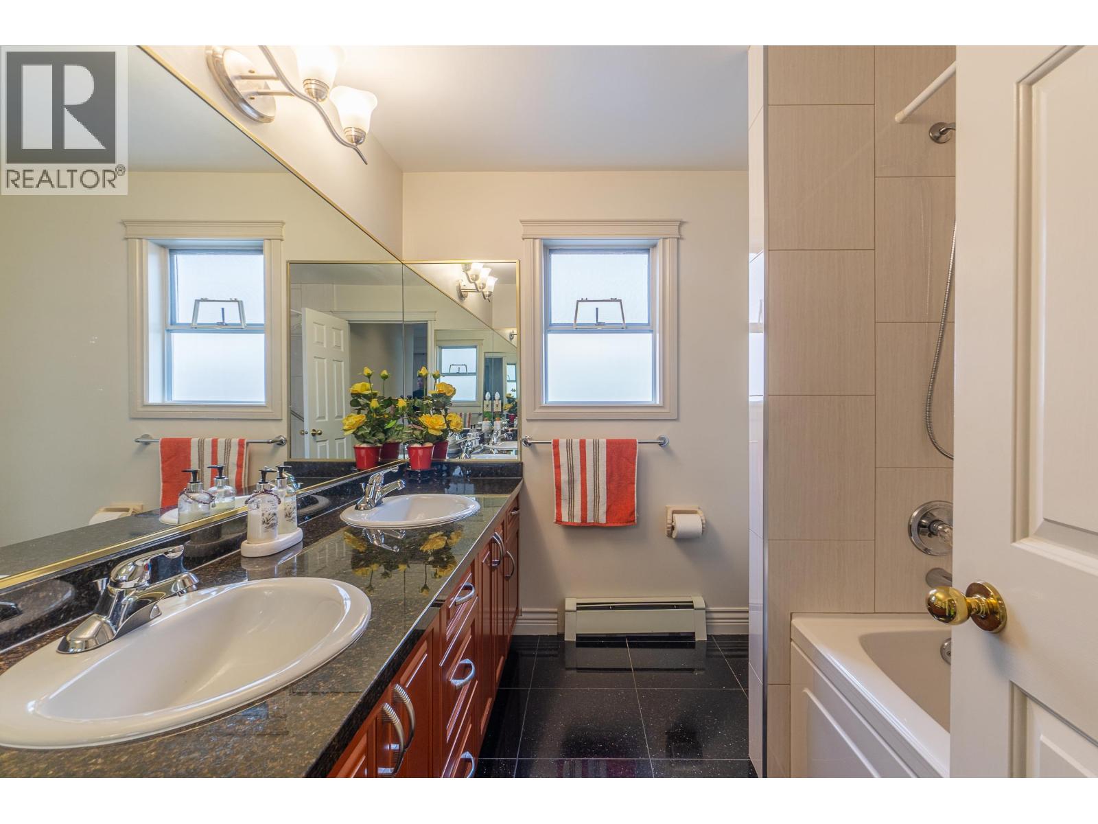 6169 Lochdale Street, Burnaby, British Columbia  V5B 2M6 - Photo 14 - R3092879