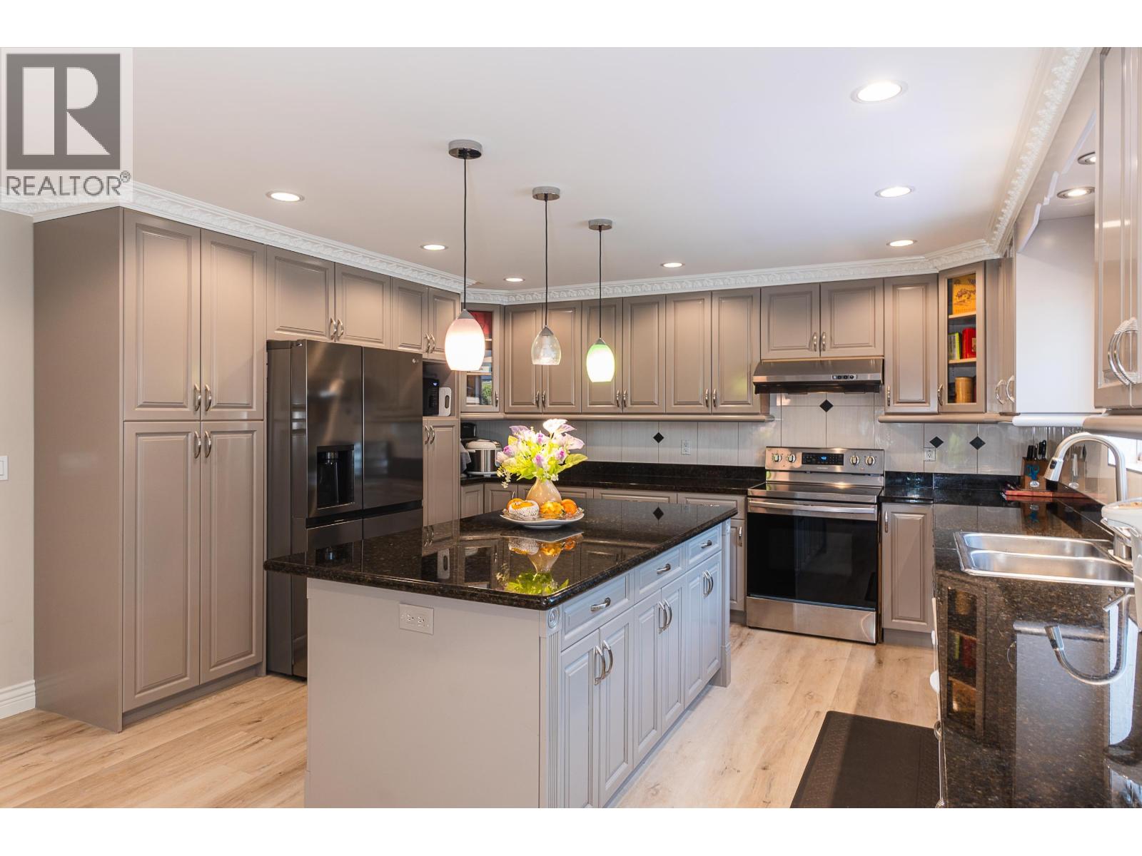 6169 LOCHDALE STREET, burnaby, British Columbia