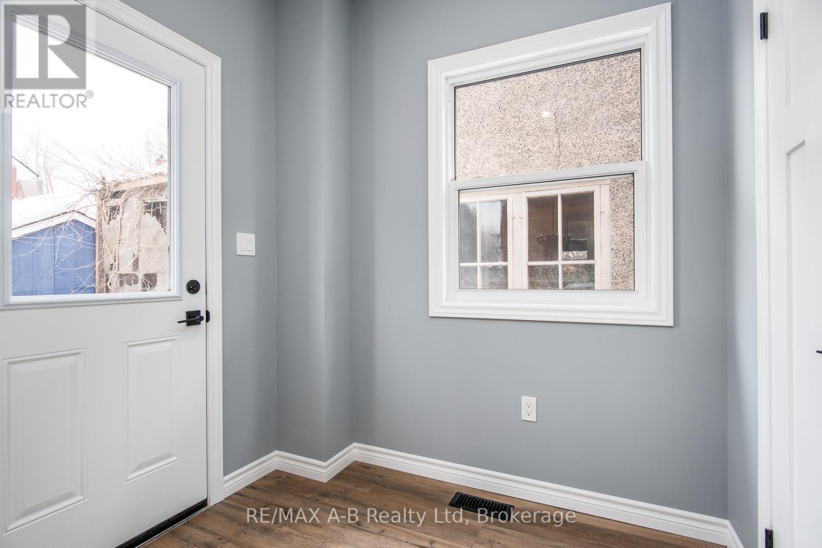 459 Downie Street, Stratford, Ontario  N5A 1X8 - Photo 4 - X12792164