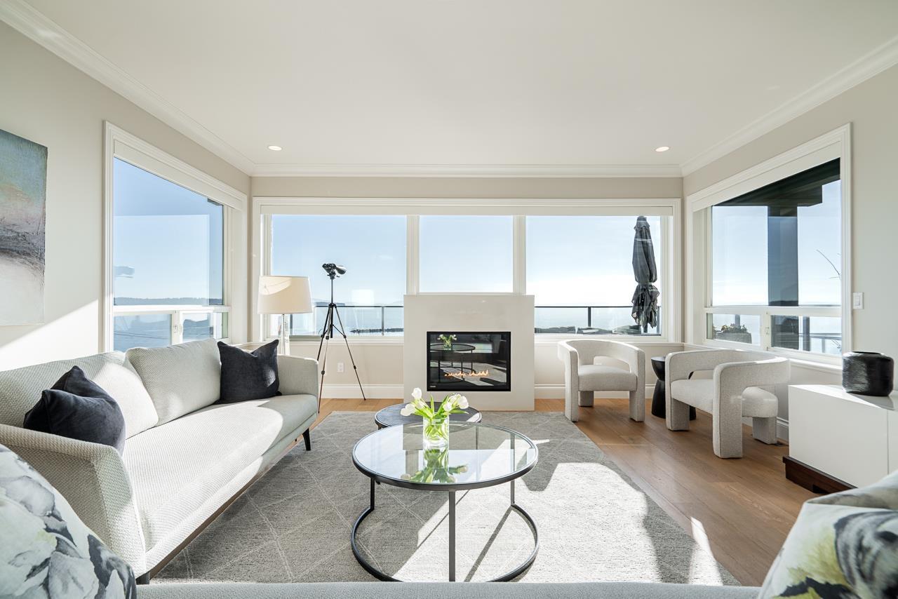 15118 Victoria Avenue, White Rock, British Columbia  V4B 1G3 - Photo 2 - R3096206