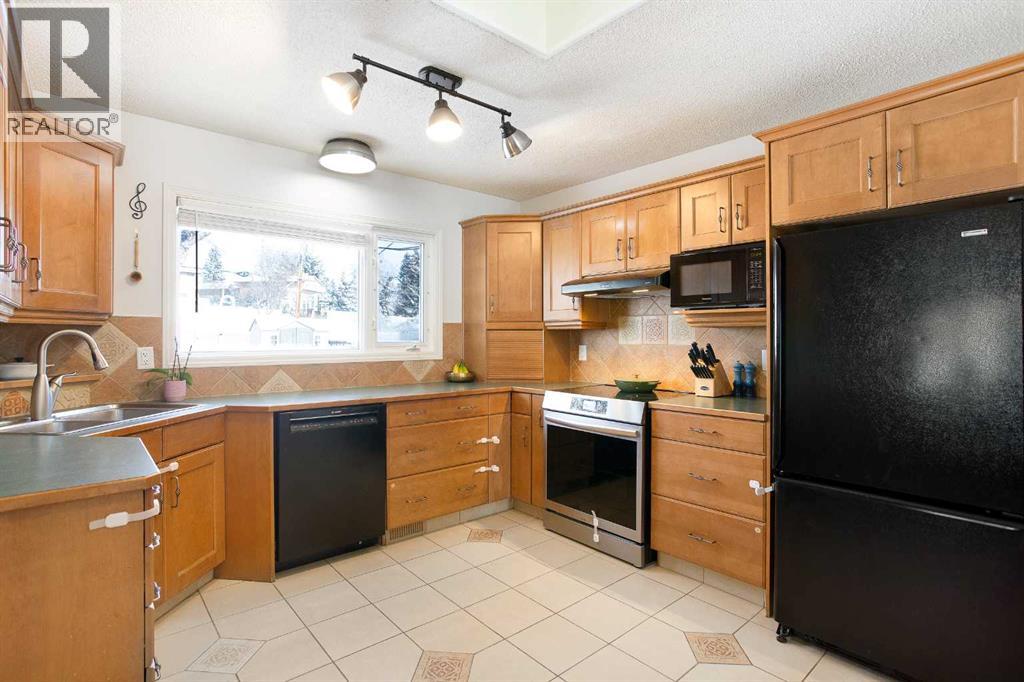 1012 Hunterston Hill Nw, Calgary, Alberta  T2K 4N8 - Photo 9 - A2290631