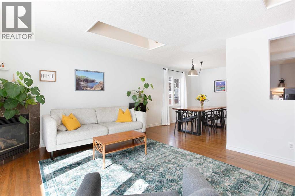 1012 Hunterston Hill Nw, Calgary, Alberta  T2K 4N8 - Photo 5 - A2290631