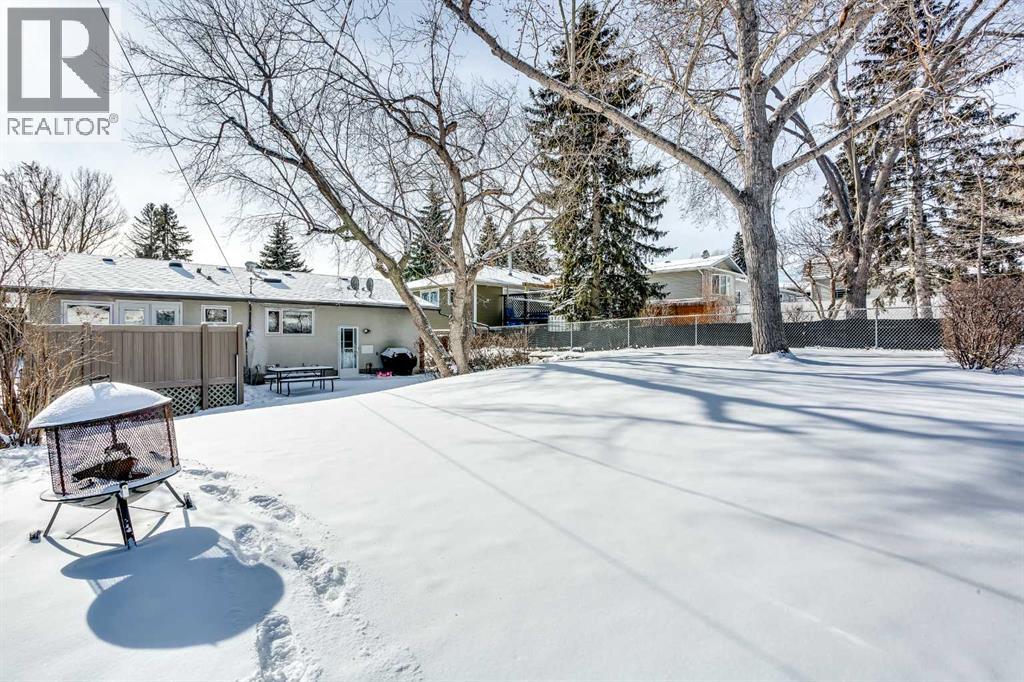 1012 Hunterston Hill Nw, Calgary, Alberta  T2K 4N8 - Photo 38 - A2290631