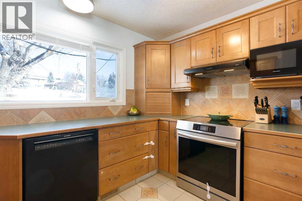 1012 Hunterston Hill Nw, Calgary, Alberta  T2K 4N8 - Photo 11 - A2290631