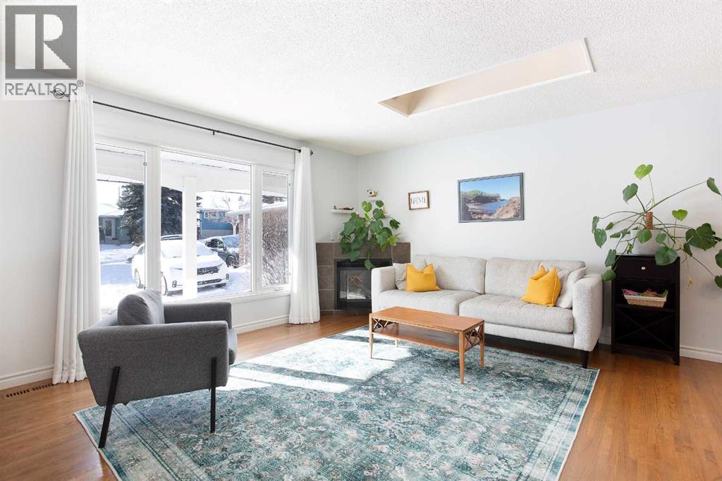 1012 Hunterston Hill Nw, Calgary, Alberta  T2K 4N8 - Photo 3 - A2290631