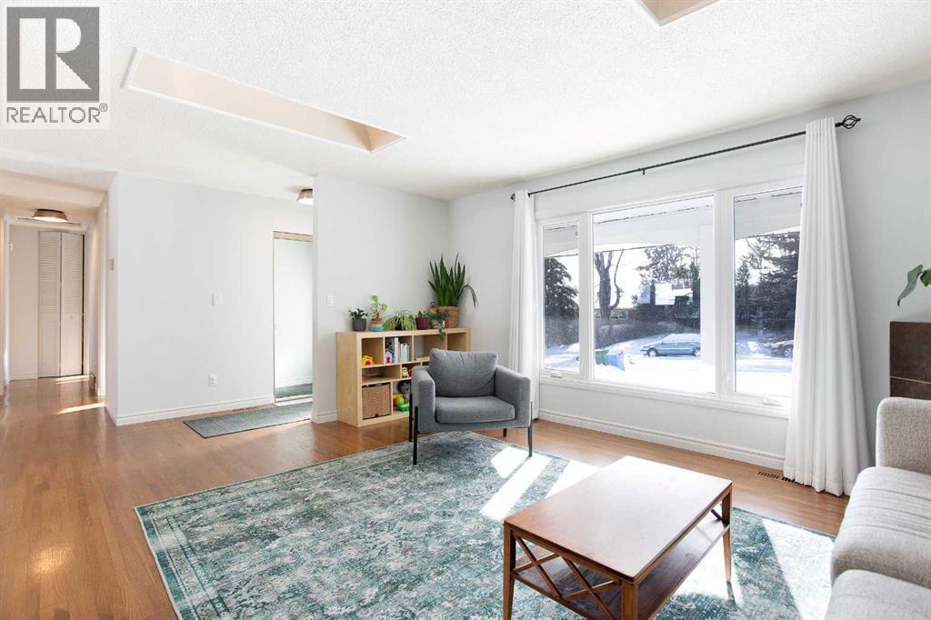 1012 Hunterston Hill Nw, Calgary, Alberta  T2K 4N8 - Photo 4 - A2290631