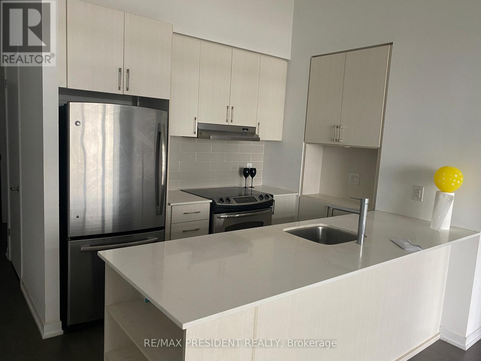 401 - 2560 Eglinton Avenue W, Mississauga, Ontario  L5M 0Y3 - Photo 3 - W12858888