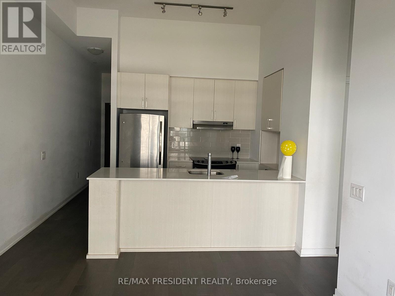 401 - 2560 Eglinton Avenue W, Mississauga, Ontario  L5M 0Y3 - Photo 4 - W12858888