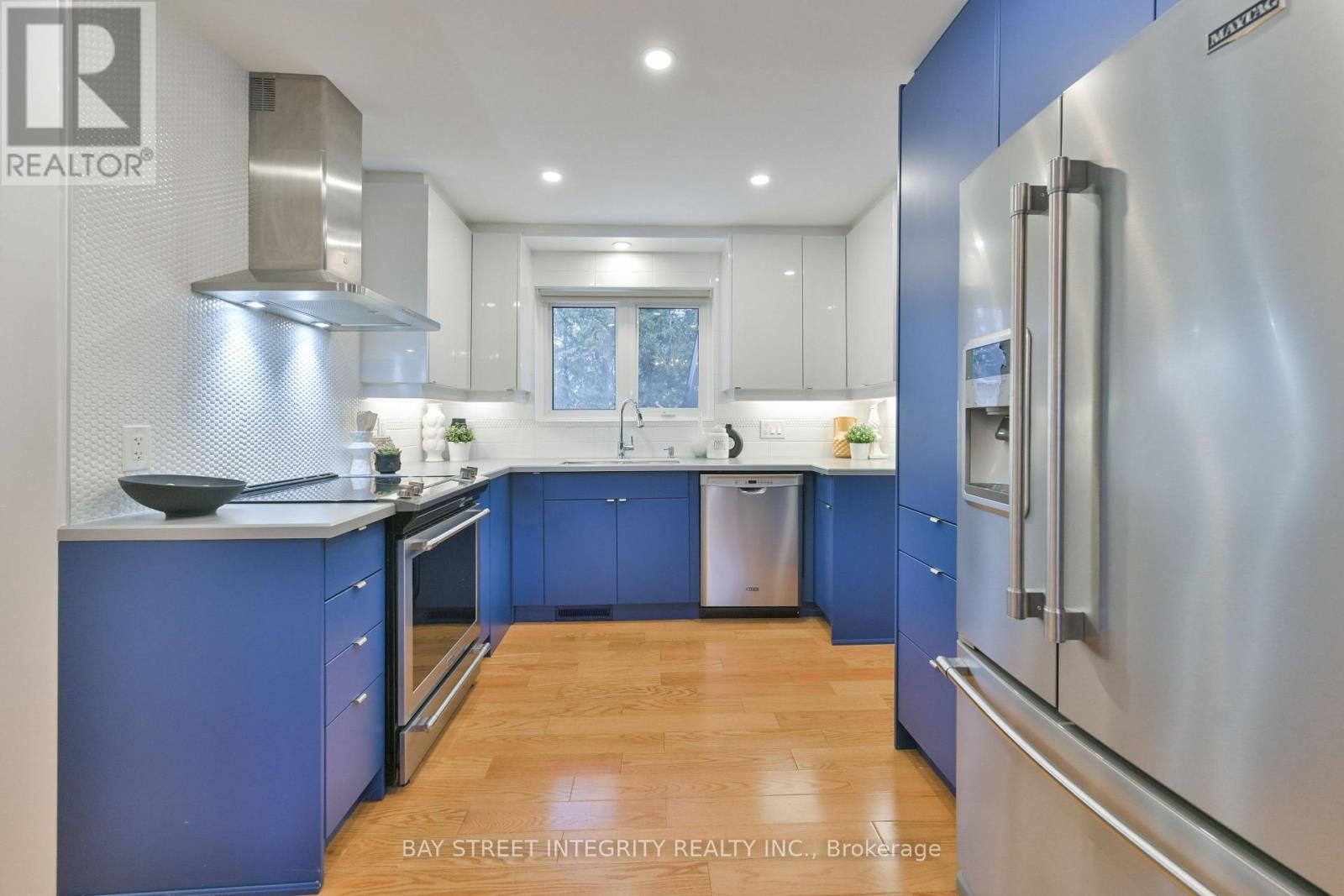 391 Maple Avenue, Oakville, Ontario  L6J 2J1 - Photo 12 - W12858898