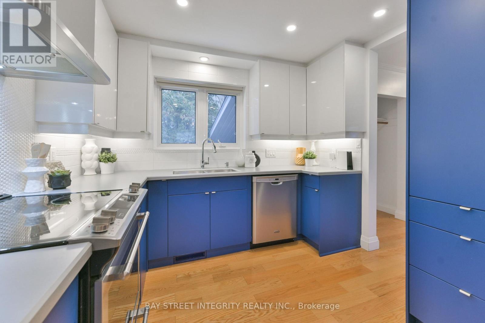 391 Maple Avenue, Oakville, Ontario  L6J 2J1 - Photo 13 - W12858898