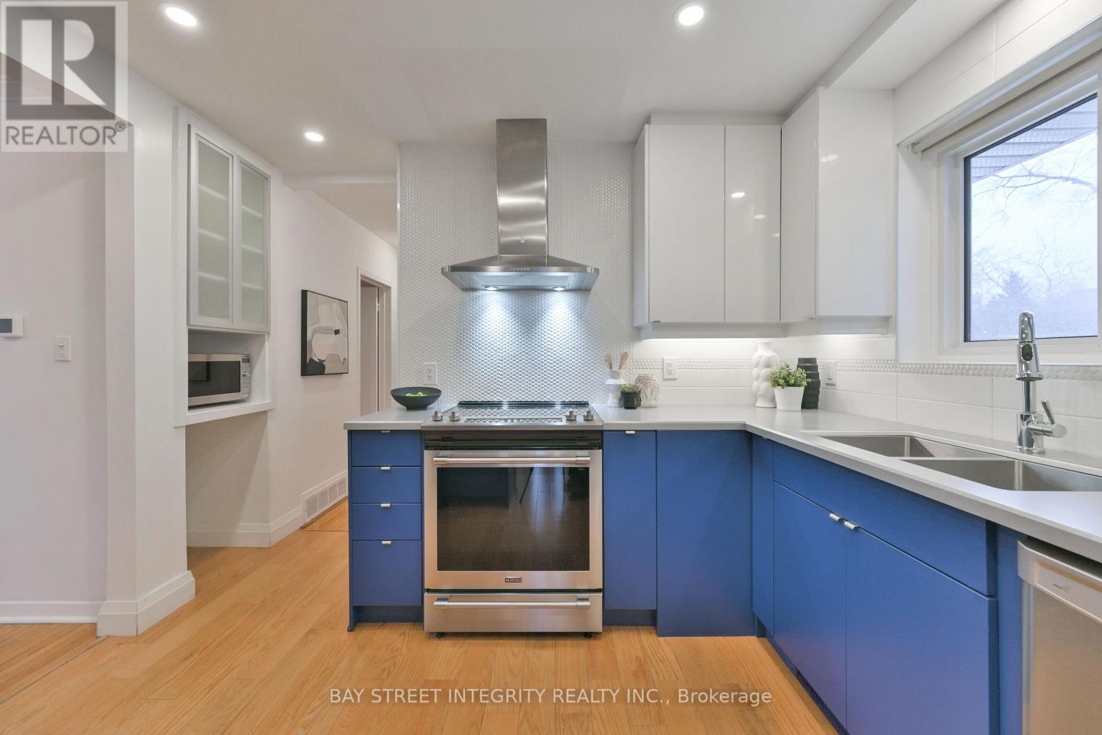 391 Maple Avenue, Oakville, Ontario  L6J 2J1 - Photo 14 - W12858898