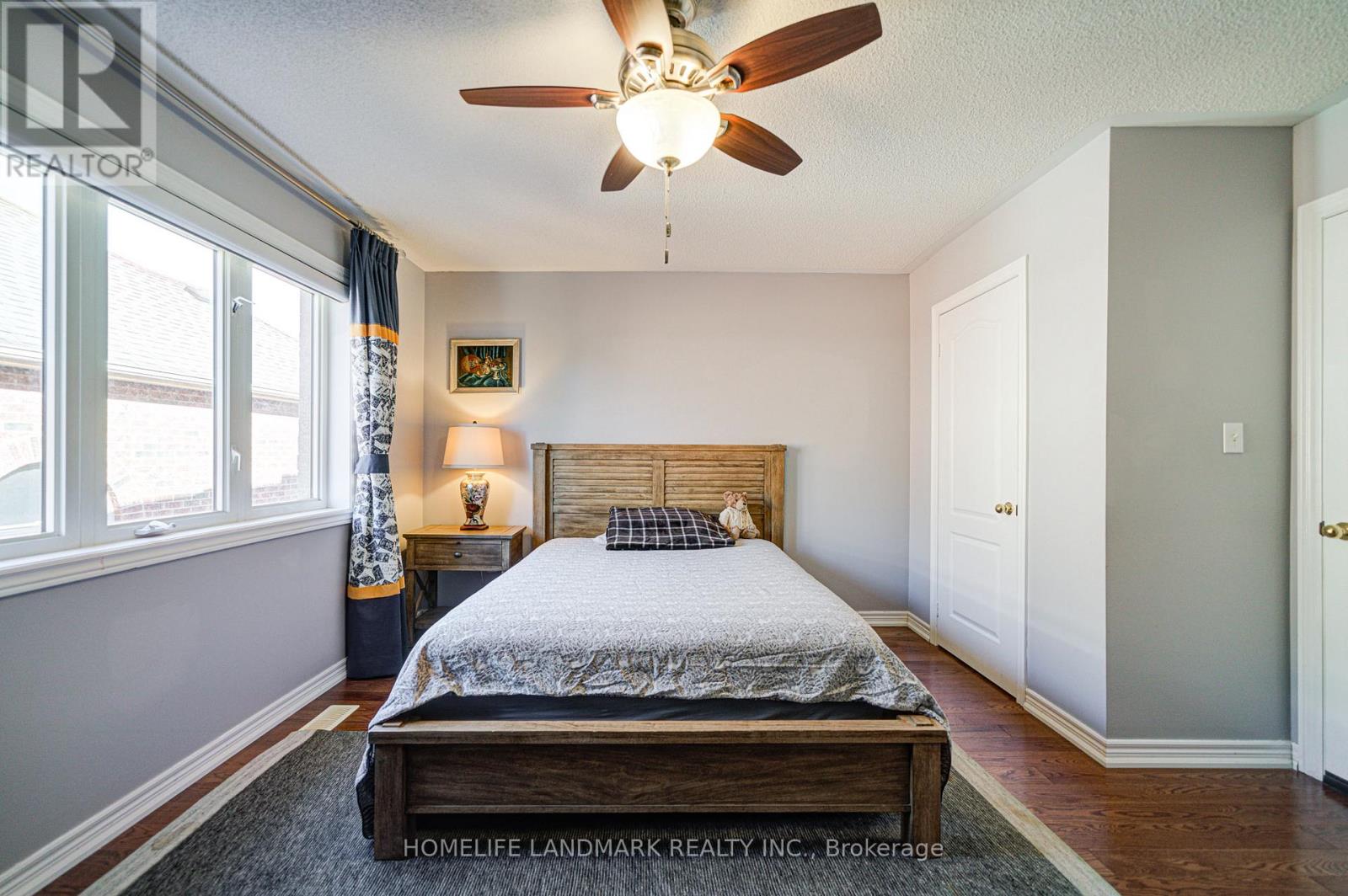 1388 Pinery Crescent, Oakville, Ontario  L6H 7J7 - Photo 32 - W12858900