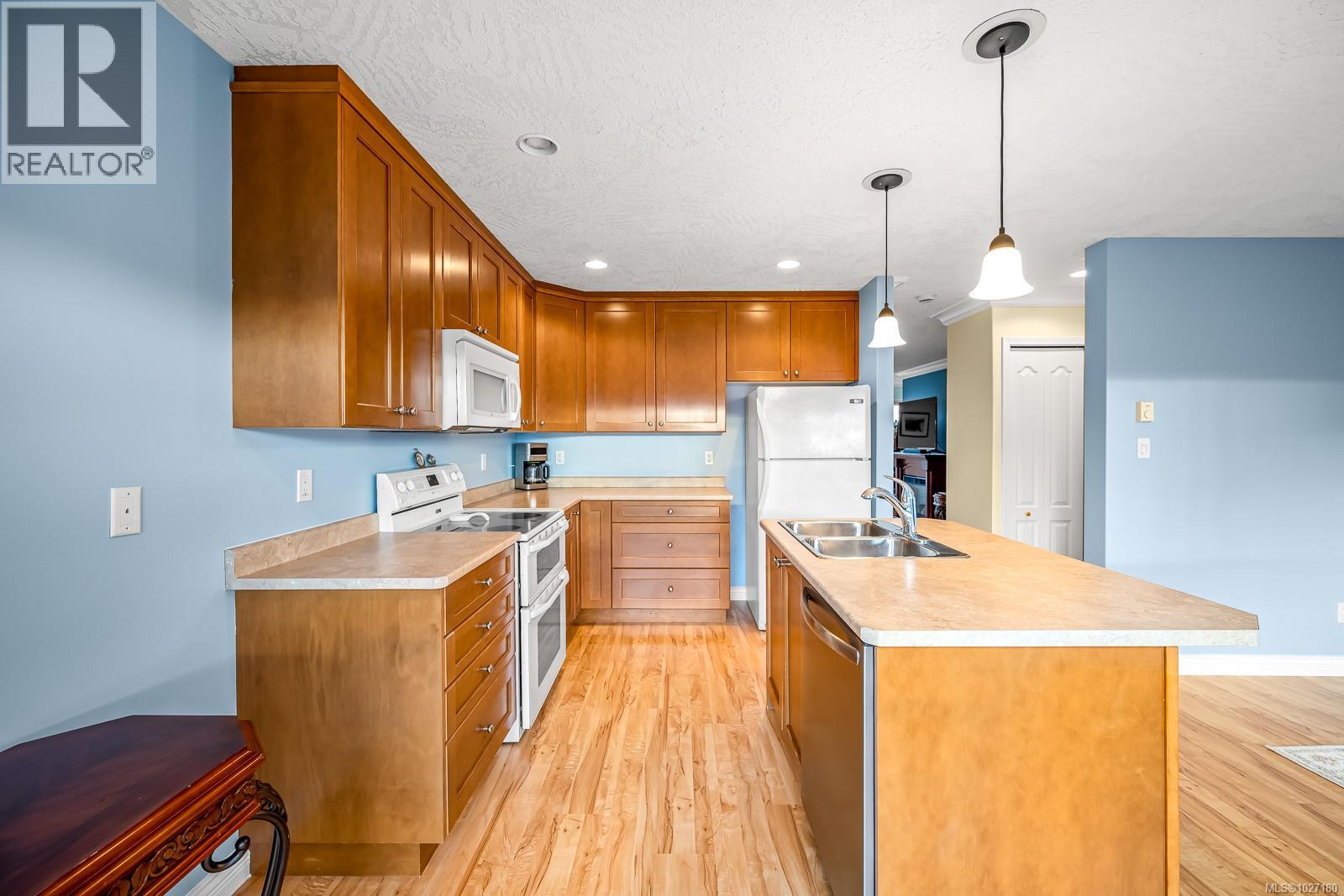 14 2475 Mansfield Dr, Courtenay, British Columbia  V9M 2M2 - Photo 22 - 1027180